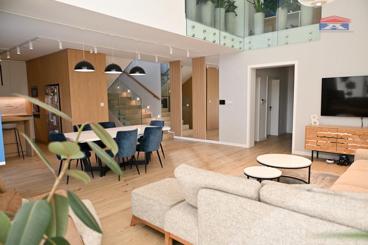 Kuća Prodaja Novi Sad  360 m2