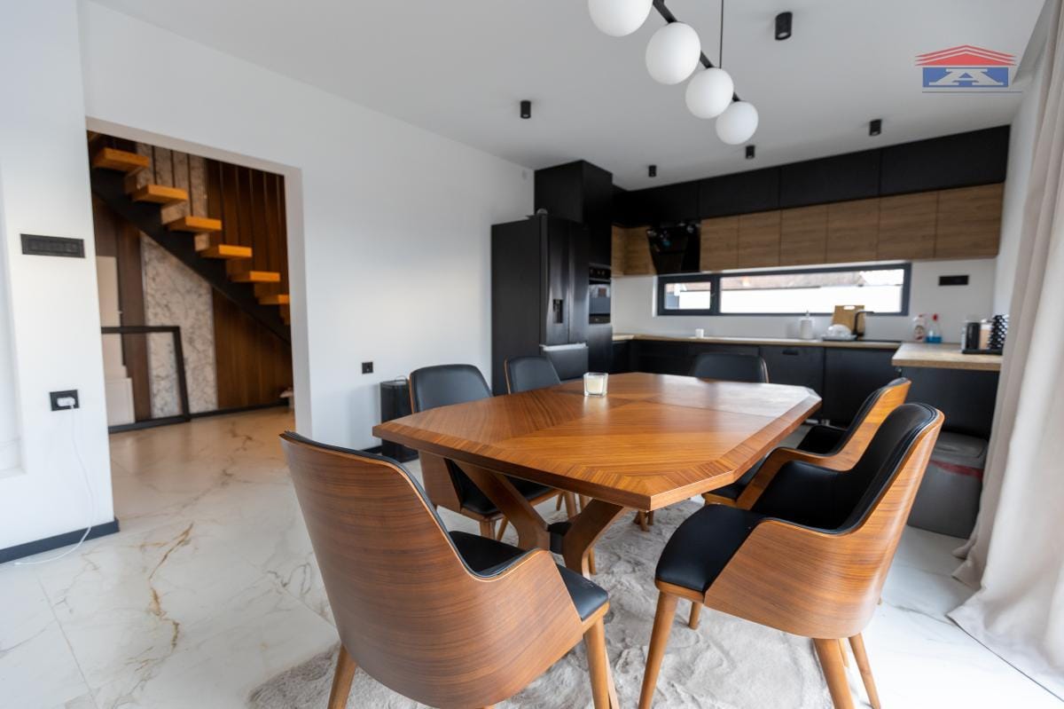 Kuća Prodaja Beograd  333 m2