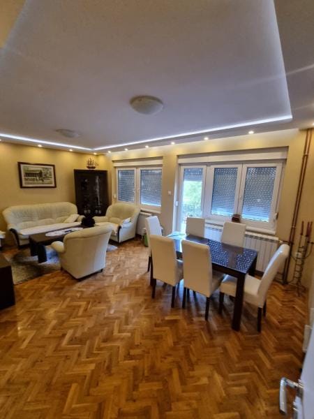 Kuća Izdavanje Novi Sad  160 m2