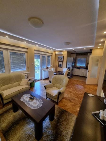 Kuća Izdavanje Novi Sad  160 m2