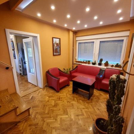 Kuća Izdavanje Novi Sad  160 m2