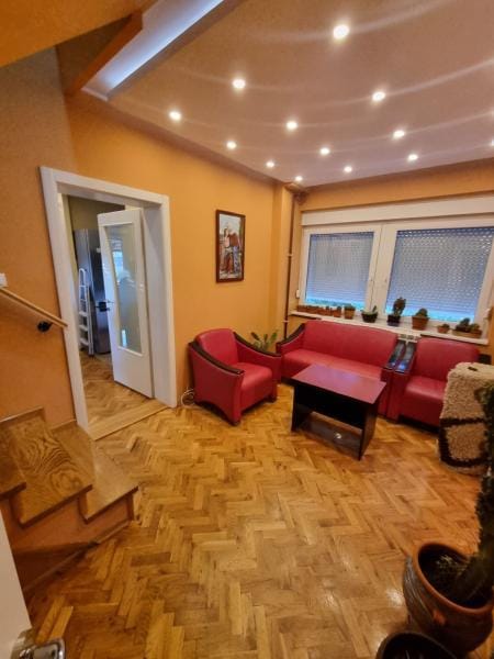 Kuća Izdavanje Novi Sad  160 m2