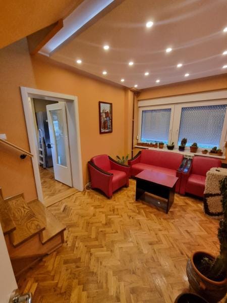 Kuća Izdavanje Novi Sad  160 m2