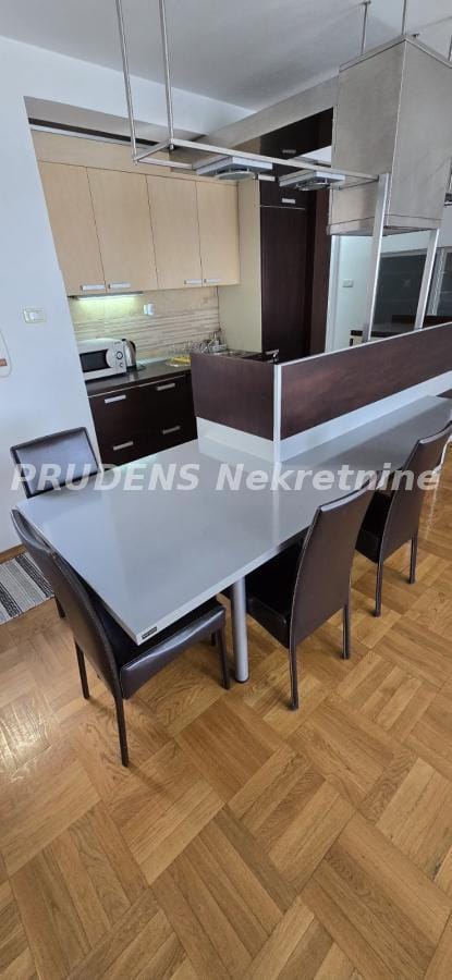 Kuća Izdavanje Novi Sad  160 m2