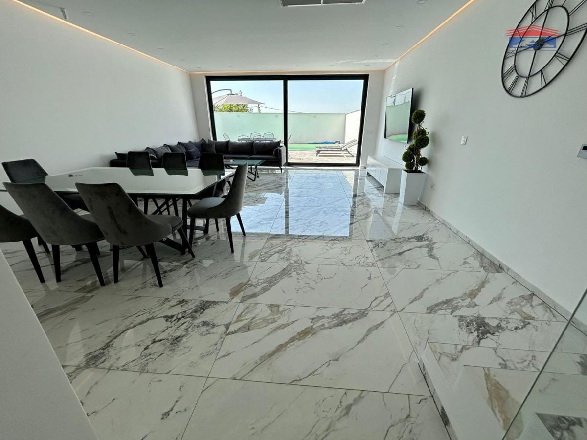 Kuća Izdavanje Novi Sad Kuća Izdavanje Novi Sad 180 m2