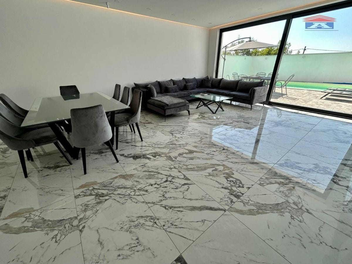 Kuća Izdavanje Novi Sad Kuća Izdavanje Novi Sad 180 m2