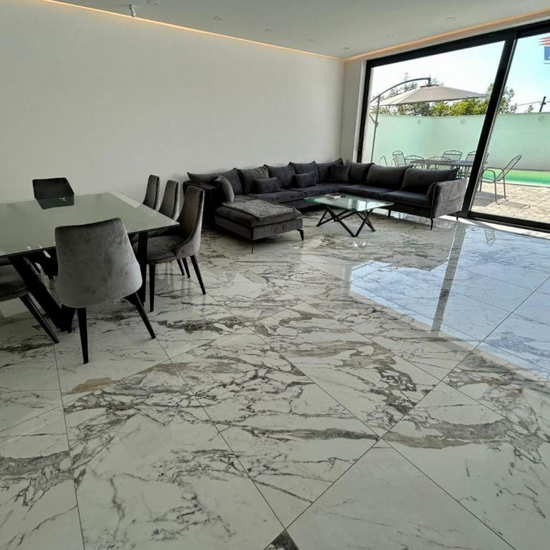 Kuća Izdavanje Novi Sad  180 m2