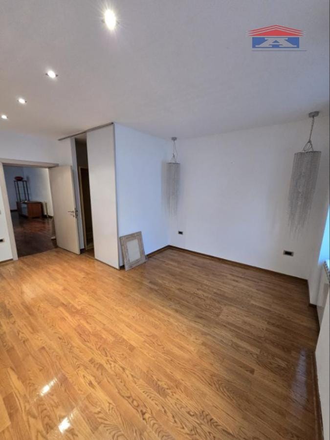 Lokal Izdavanje Novi Sad  119 m2
