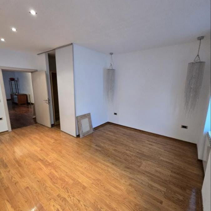 Lokal Izdavanje Novi Sad  119 m2