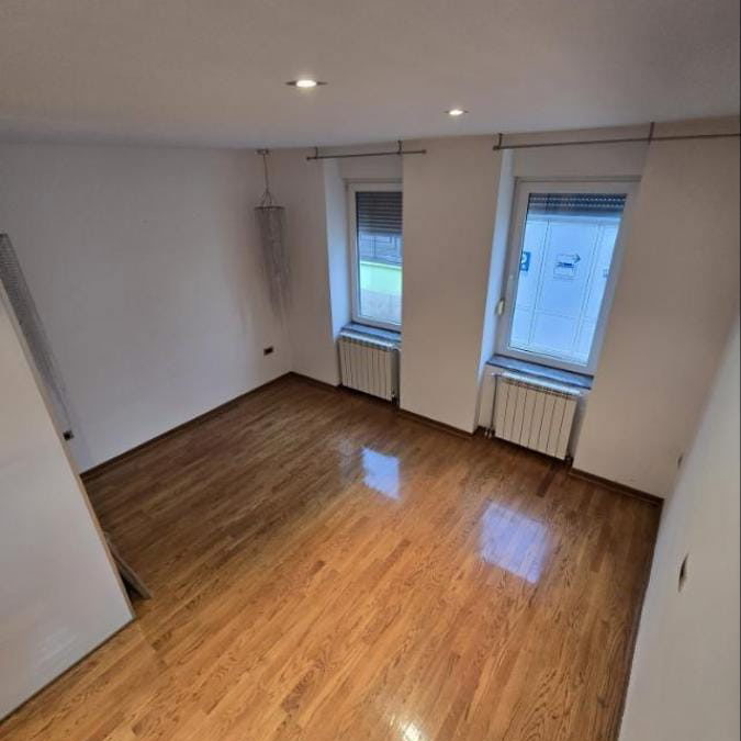 Lokal Izdavanje Novi Sad  119 m2