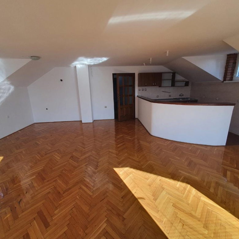 Kuća Prodaja Novi Sad  362 m2