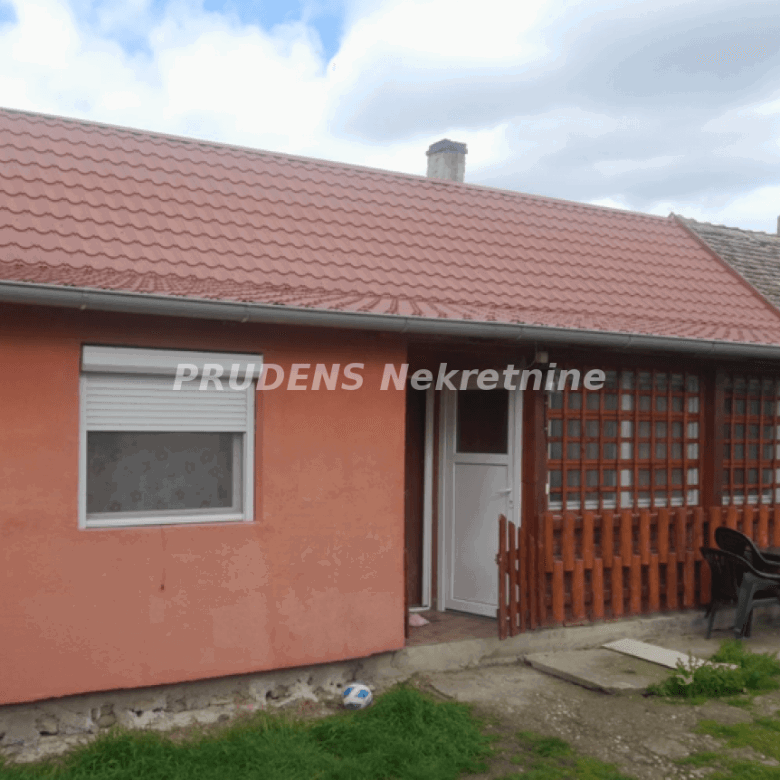 Kuća na prodaju, Deč, Pećinci, 90m², 60.000 €