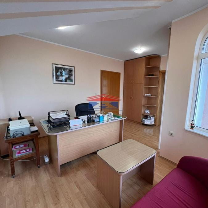 Lokal Izdavanje Novi Sad  180 m2