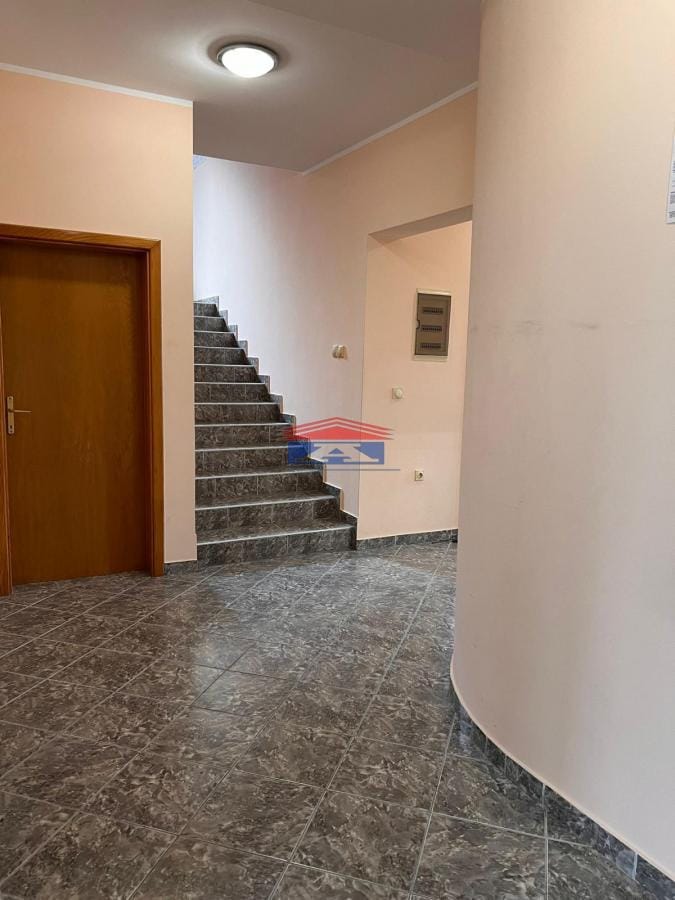Lokal Izdavanje Novi Sad Lokal Izdavanje Novi Sad 180 m2