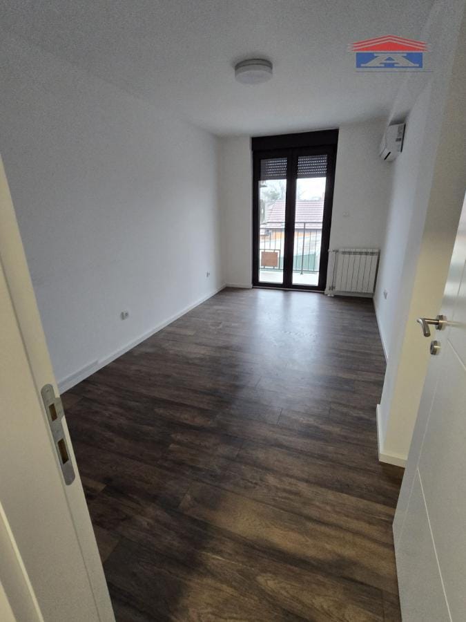 Lokal Izdavanje Novi Sad  230 m2