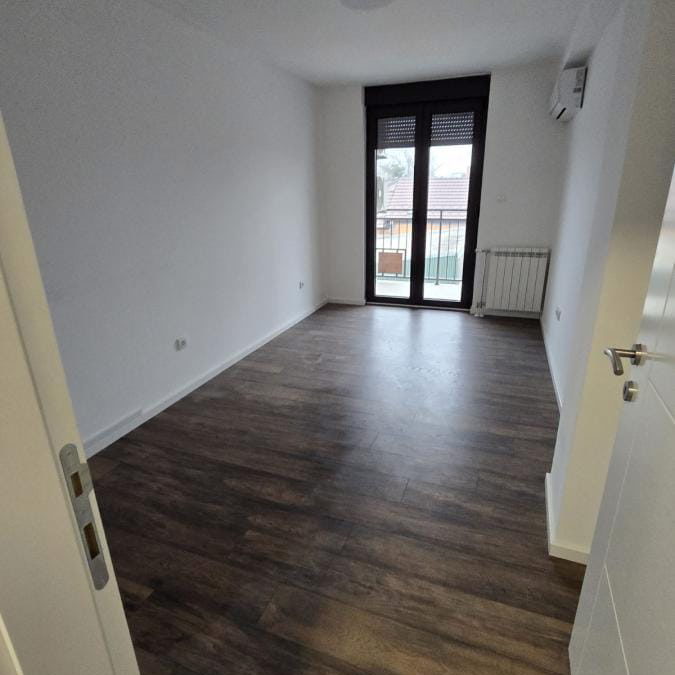 Lokal Izdavanje Novi Sad  230 m2