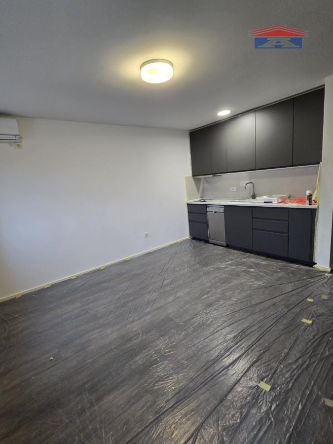 Lokal Izdavanje Novi Sad  230 m2