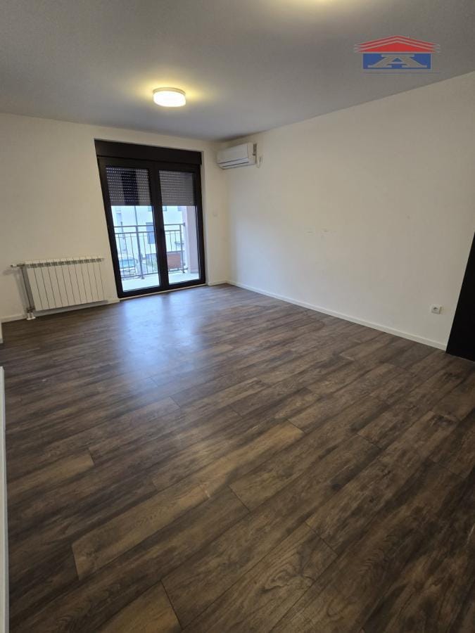 Lokal Izdavanje Novi Sad  230 m2