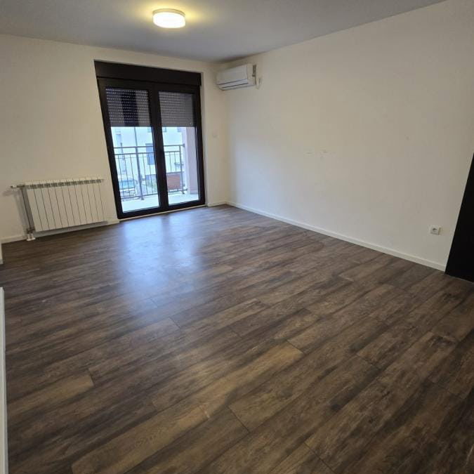 Lokal Izdavanje Novi Sad  230 m2