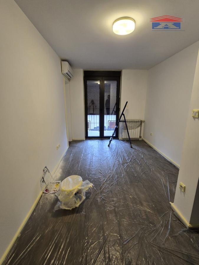 Lokal Izdavanje Novi Sad  230 m2