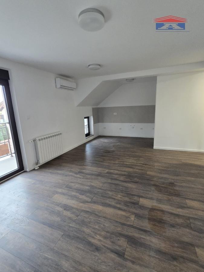 Lokal Izdavanje Novi Sad  230 m2