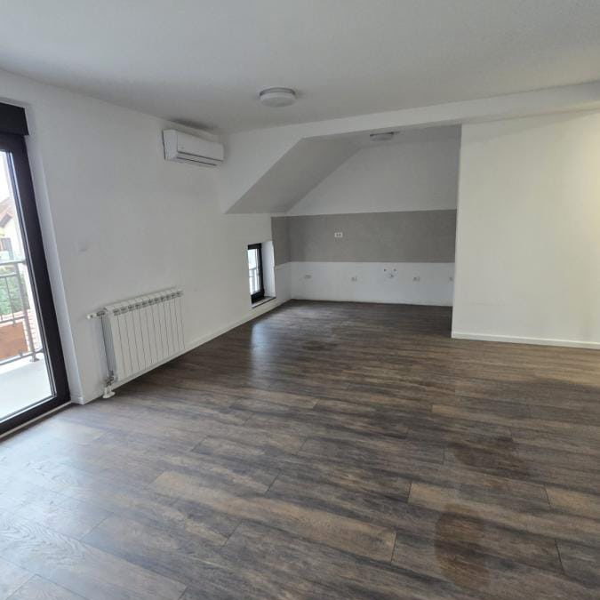 Lokal Izdavanje Novi Sad  230 m2