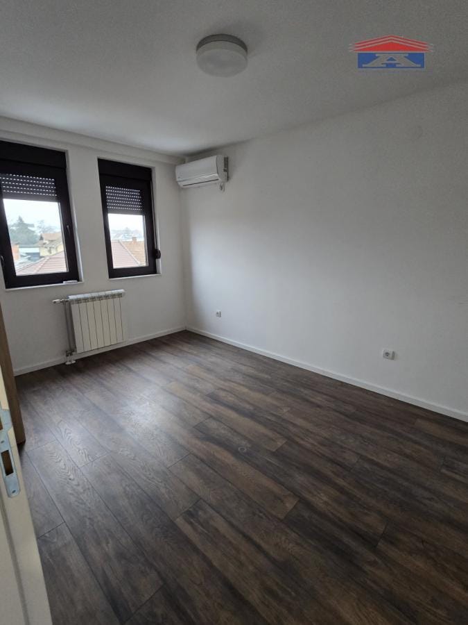 Lokal Izdavanje Novi Sad  230 m2