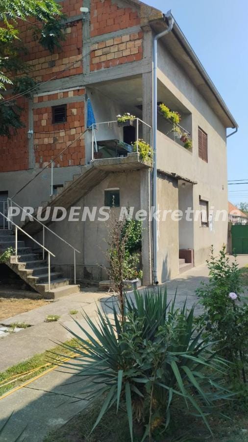 Kuća Prodaja Beograd Dobanovci 300 m2