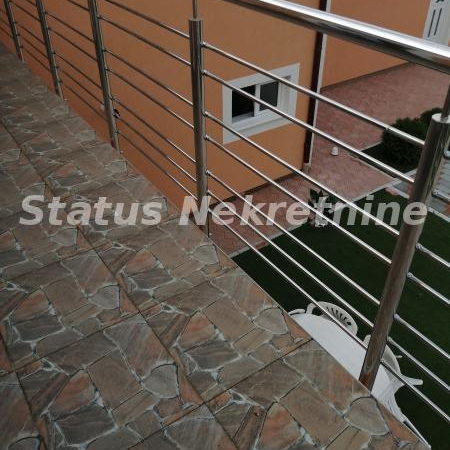 Lokal Izdavanje Novi Sad  300 m2
