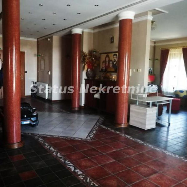 Kuća Prodaja Novi Sad  600 m2