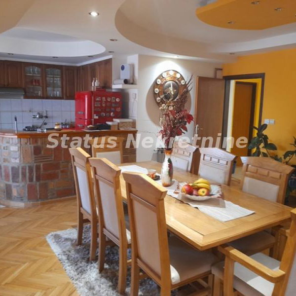 Kuća Prodaja Novi Sad  400 m2