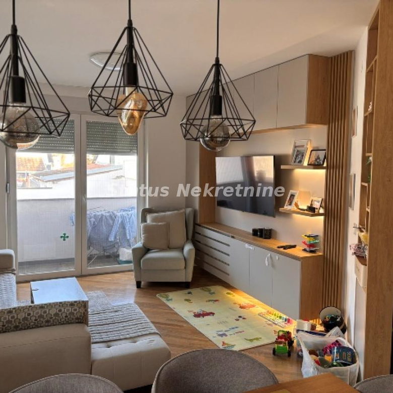 Stan Prodaja Novi Sad  82 m2