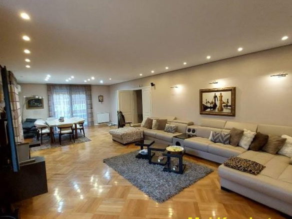 Kuća Prodaja Beograd Banovo Brdo 400 m2