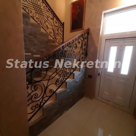Kuća Prodaja Novi Sad  582 m2