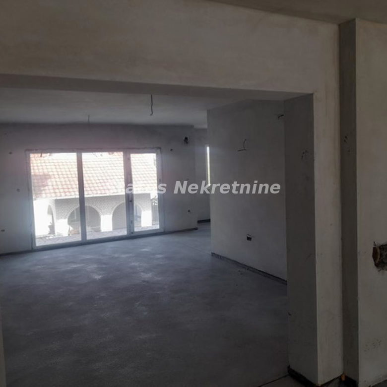 Lokal Izdavanje Novi Sad  200 m2
