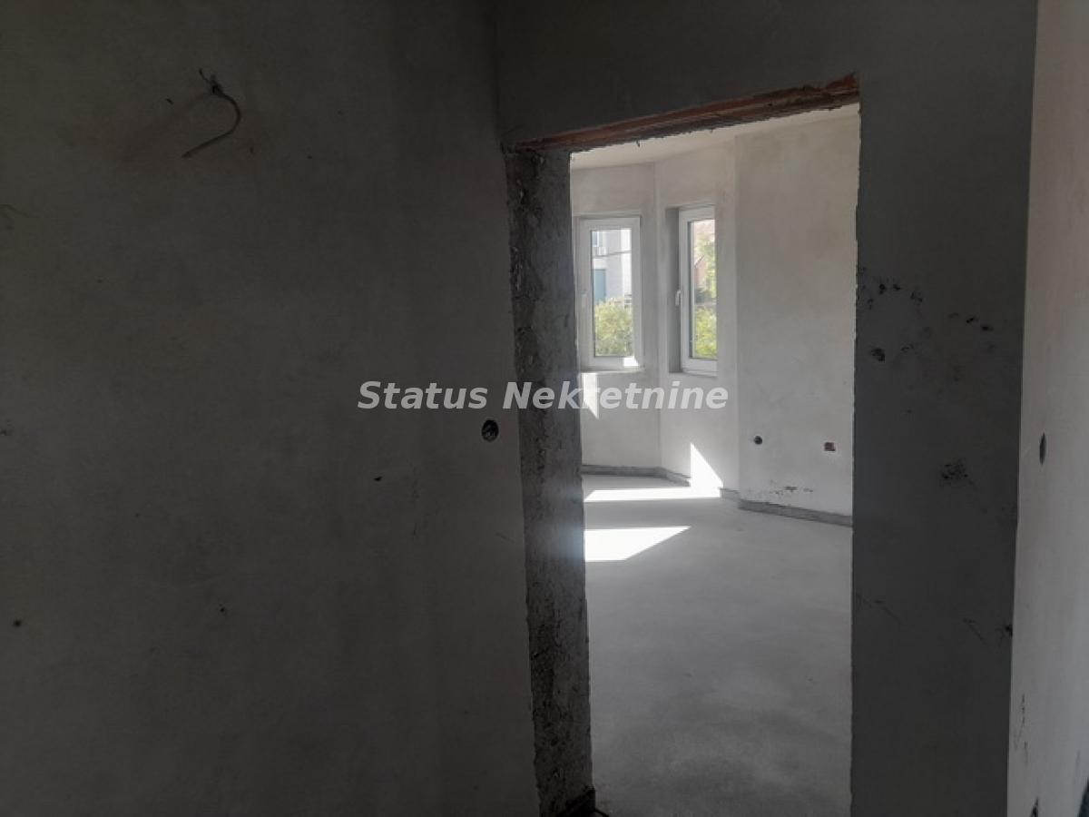 Lokal Izdavanje Novi Sad  200 m2
