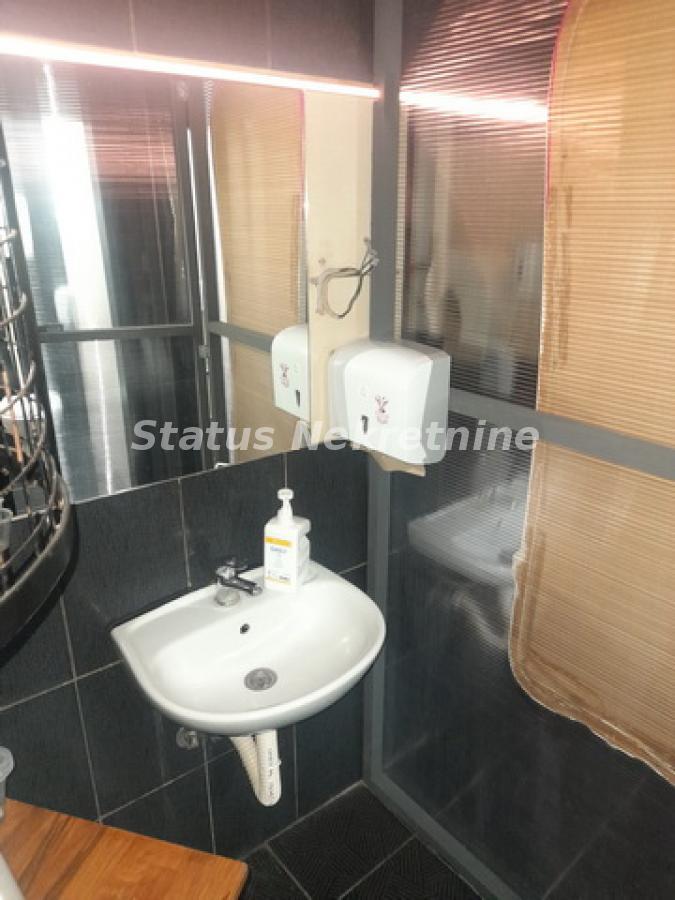 Lokal Izdavanje Novi Sad  66 m2