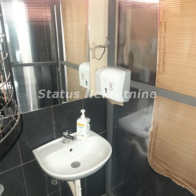 Lokal Izdavanje Novi Sad  66 m2