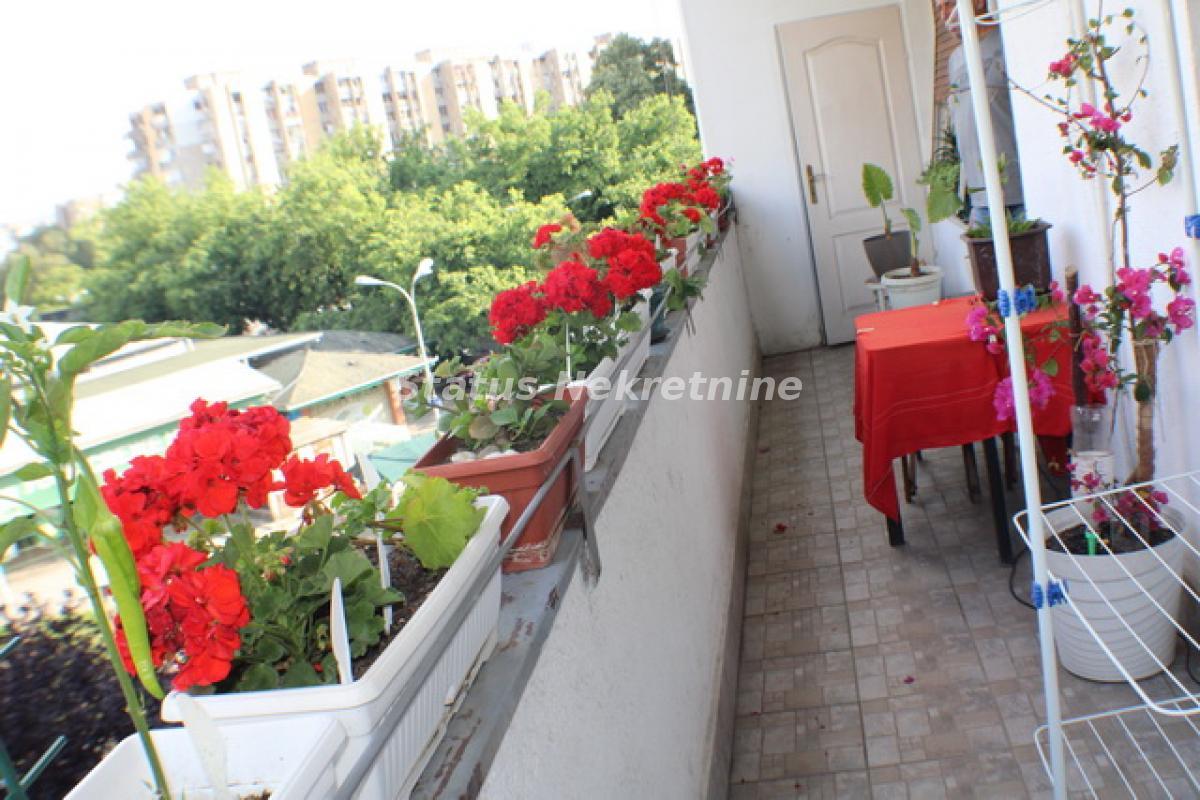 Stan Prodaja Novi Sad  77 m2