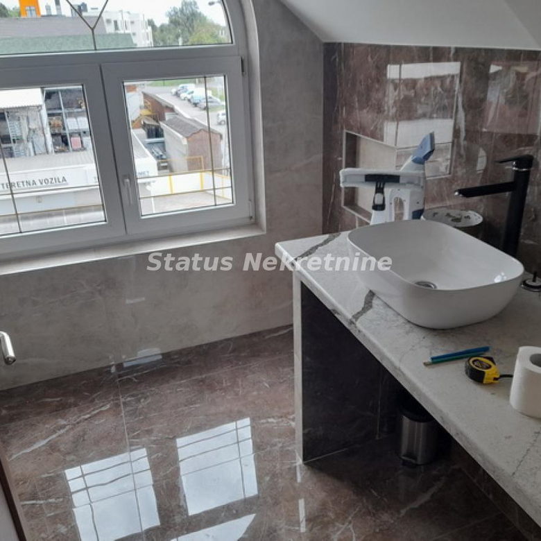 Lokal Izdavanje Novi Sad  250 m2