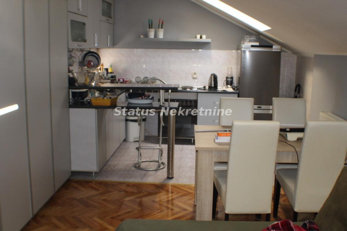 Stan Prodaja Novi Sad  77 m2