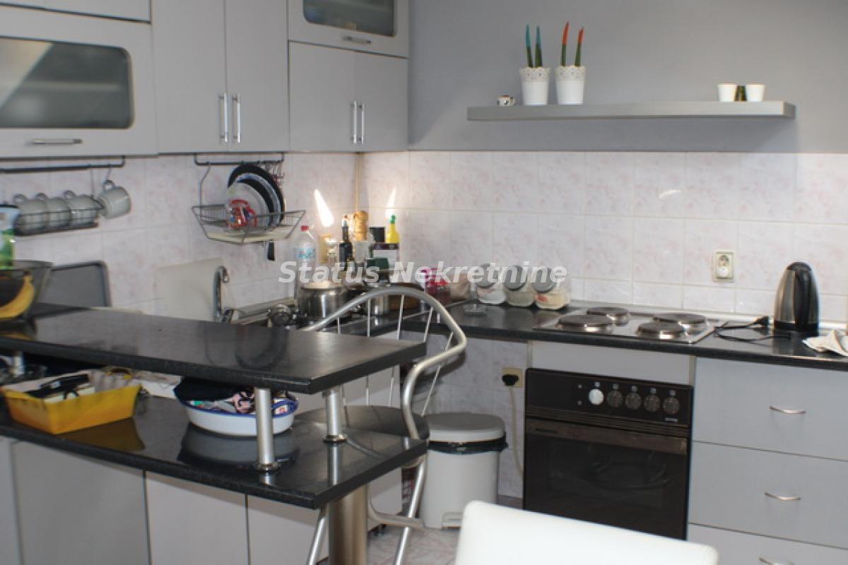 Stan Prodaja Novi Sad  77 m2