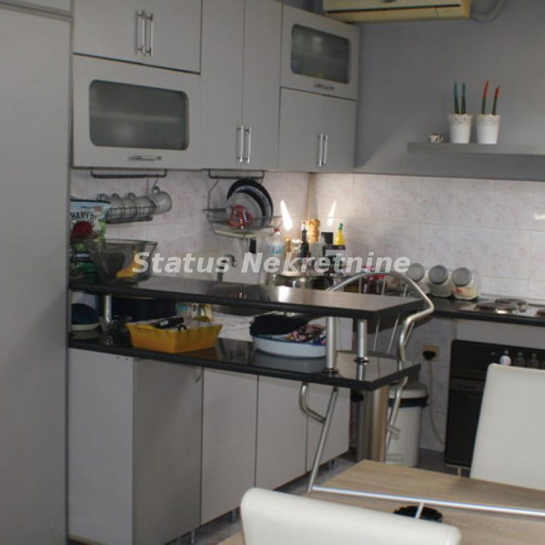 Stan Prodaja Novi Sad  77 m2
