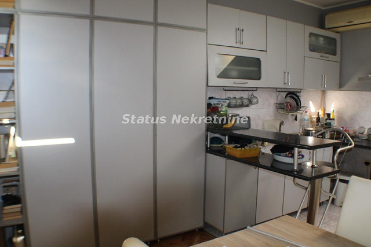 Stan Prodaja Novi Sad  77 m2