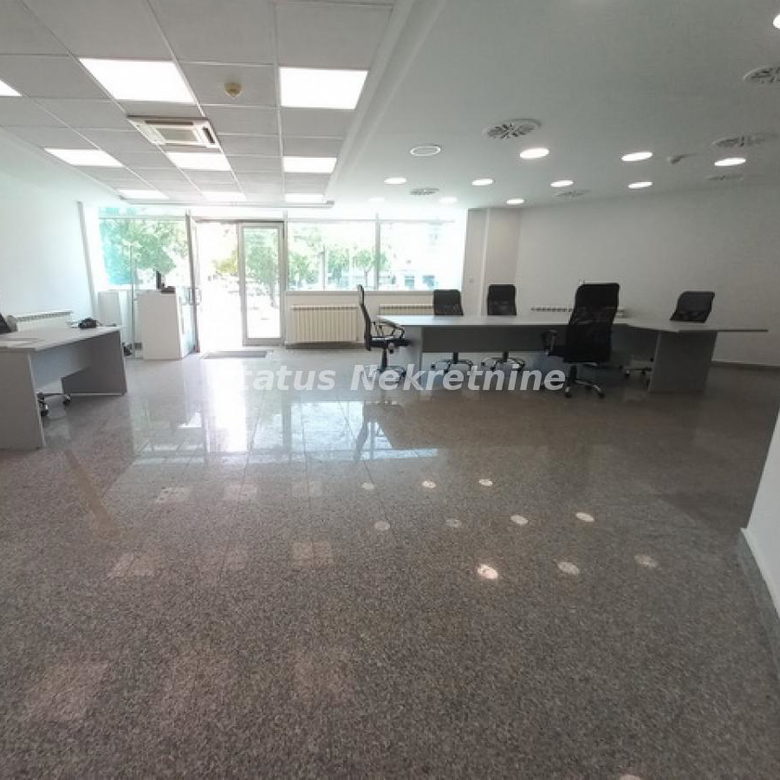 Lokal Prodaja Novi Sad  90 m2