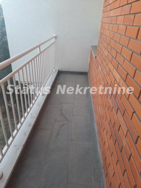 Lokal Izdavanje Novi Sad  333 m2