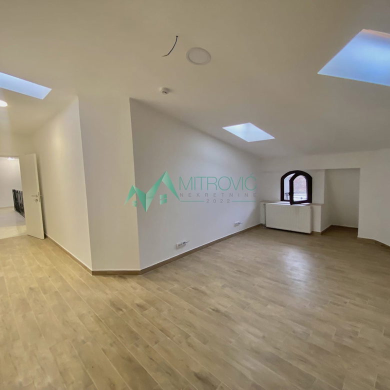 Lokal Prodaja Novi Sad  1000 m2