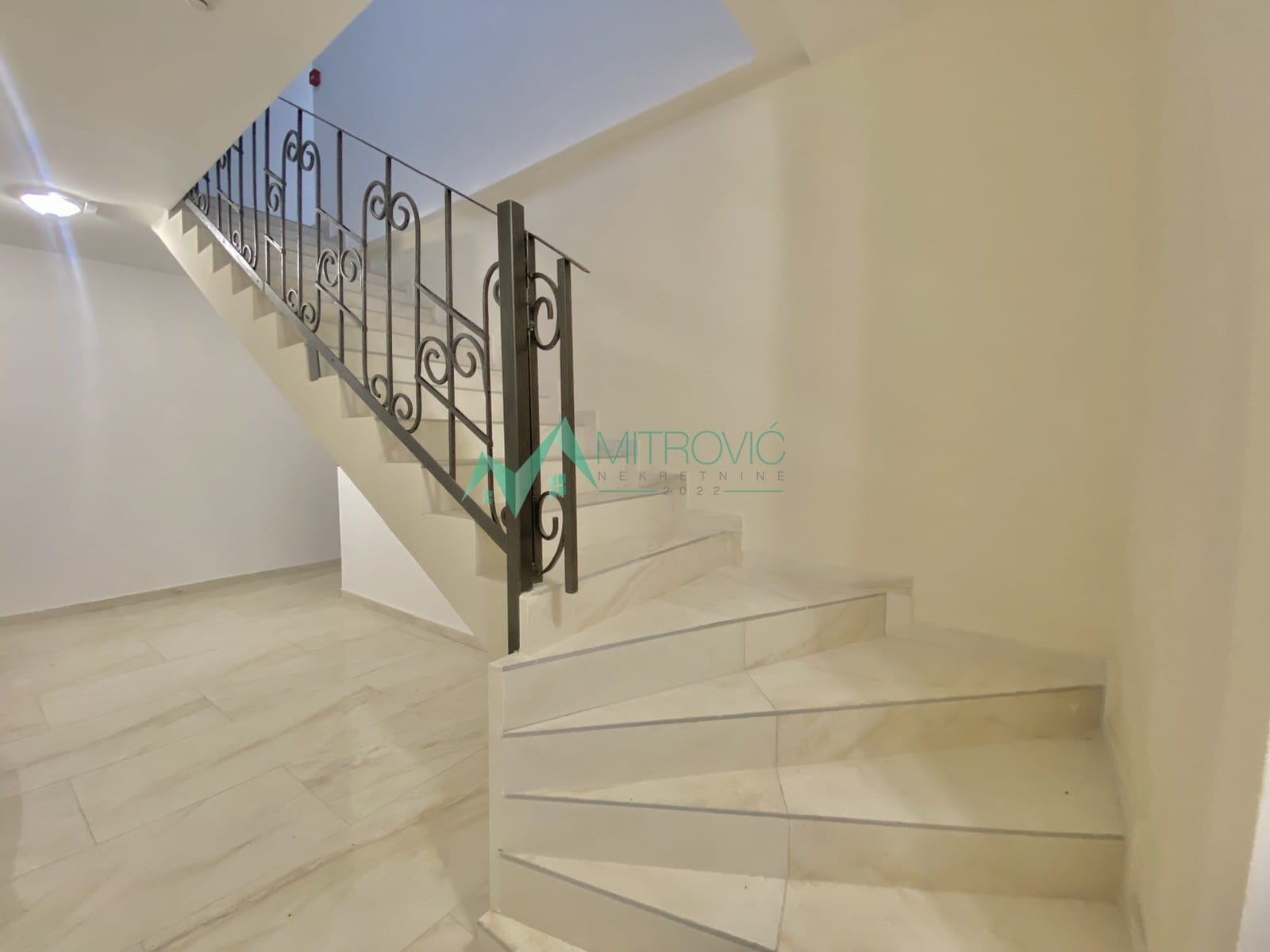Lokal Prodaja Novi Sad Lokal Prodaja Novi Sad 1000 m2