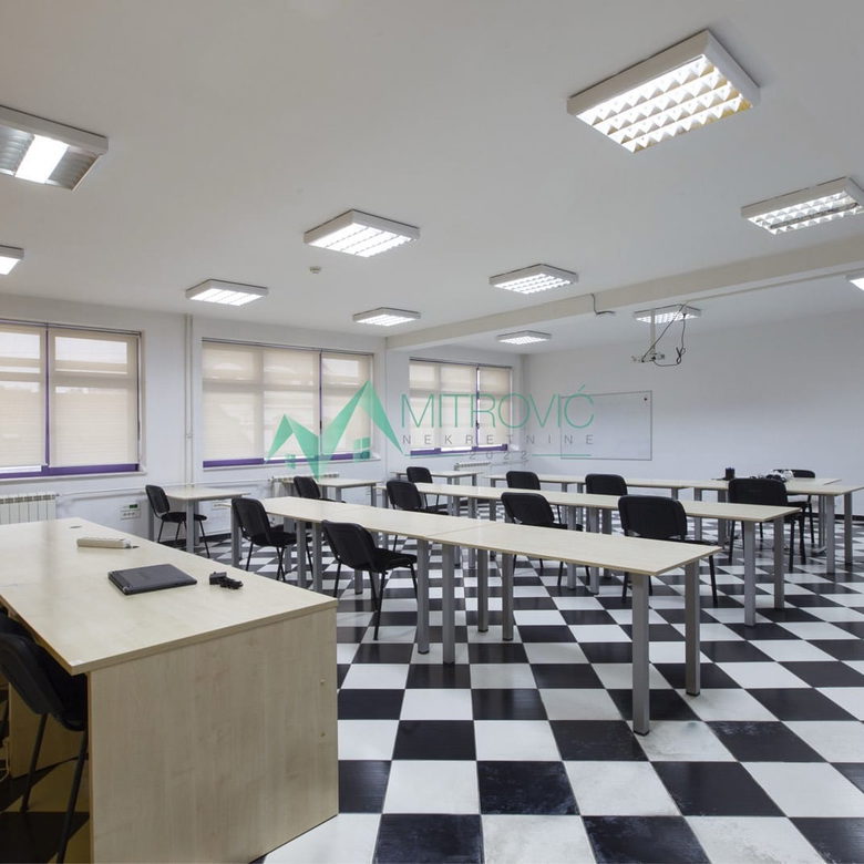 Lokal Prodaja Novi Sad  800 m2