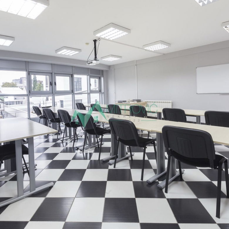 Lokal Prodaja Novi Sad  800 m2